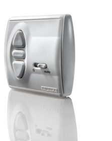 Рулонная штора D83 с электроприводом Sonesse 50 — Радиоприемник Centralis Uno RTS — фото